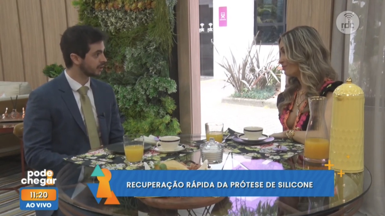 PRÓTESE DE SILICONE R24R - ENTREVISTA COM A CRIS BARTH 